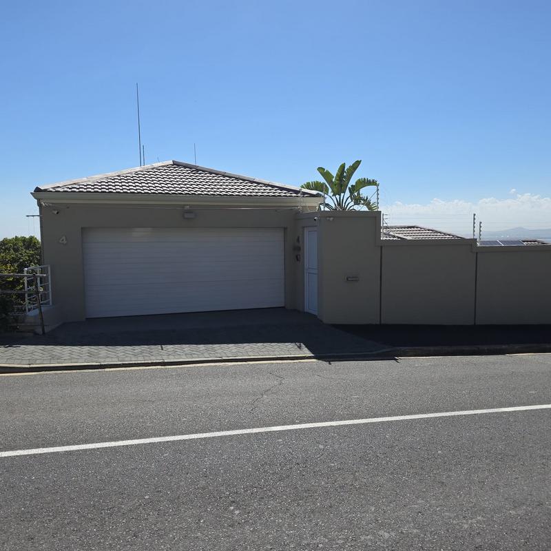3 Bedroom Property for Sale in Green Point Western Cape